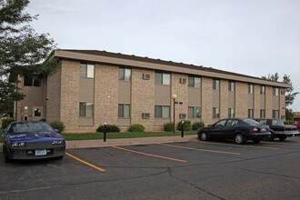 Schoolview Square in Big Lake, MN - Building Photo - Building Photo