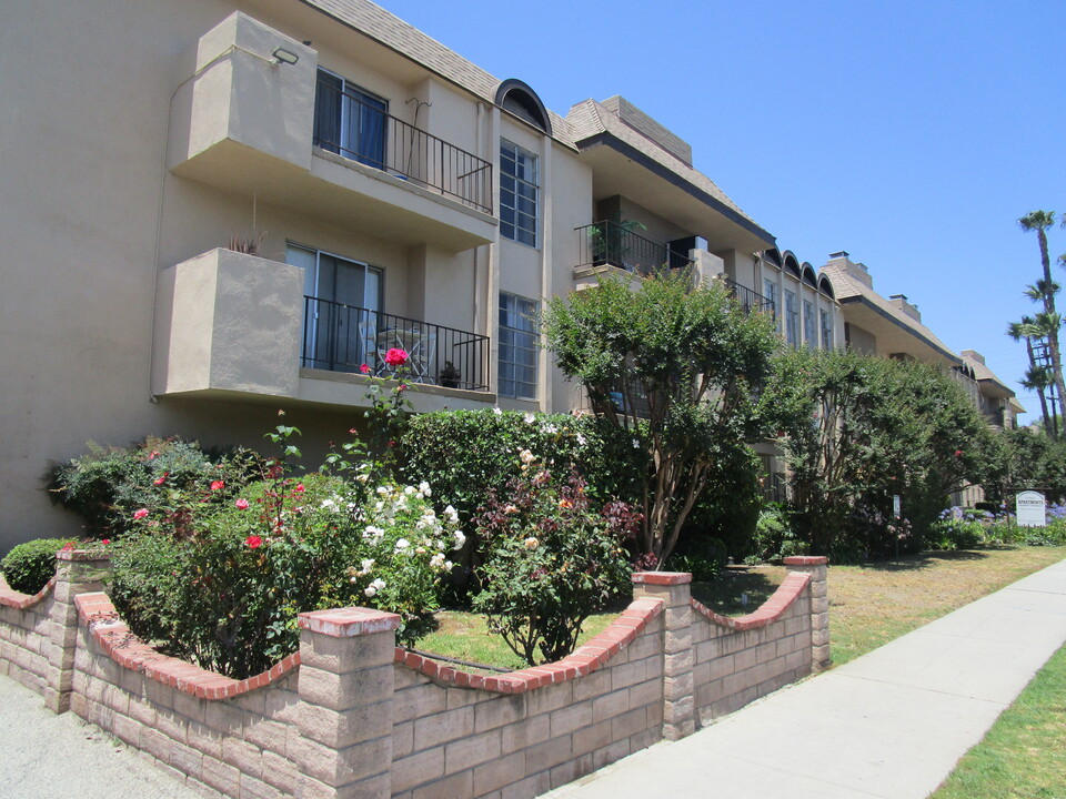 Regency Gardens in Sherman Oaks, CA - Foto de edificio