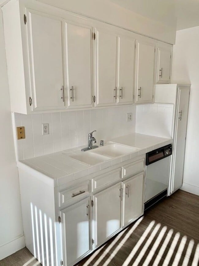 11963 Walnut Ln in Los Angeles, CA - Building Photo - Building Photo