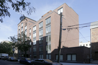 The Academy in Astoria, NY - Foto de edificio - Building Photo