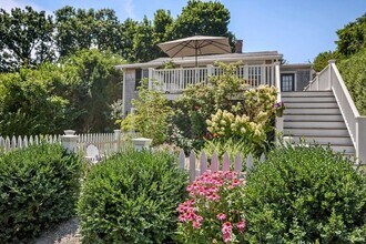 20 Kimball Beach Rd in Hingham, MA - Foto de edificio - Building Photo