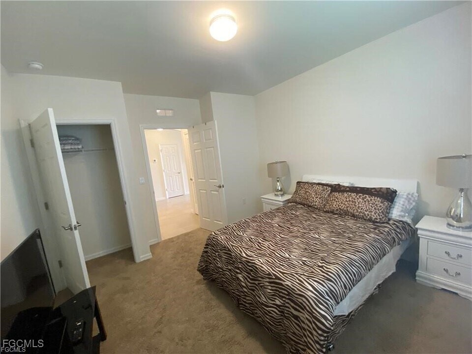 10531 Canal Brook Ln in Lehigh Acres, FL - Building Photo