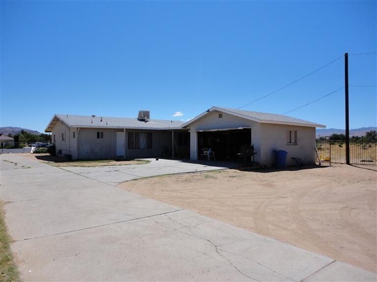 13251 Osage Rd in Apple Valley, CA - Building Photo