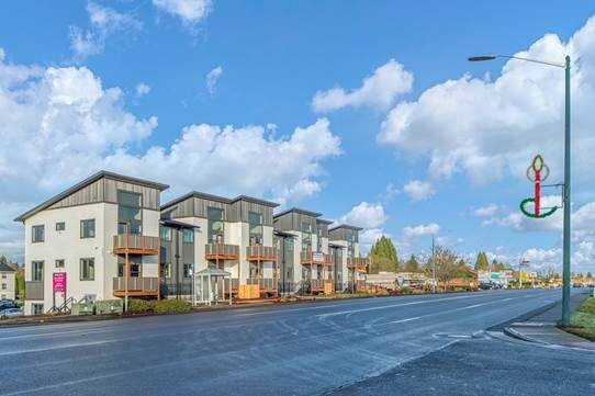 Sonic River Apartments in Salem, OR - Building Photo - Building Photo