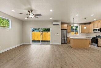 2278 Sandy Dr, Unit Unit C in Eugene, OR - Building Photo - Building Photo