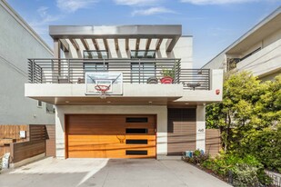 465 36th Pl in Manhattan Beach, CA - Building Photo