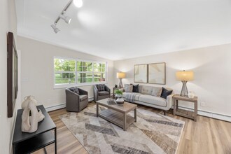 57 Cheshire Dr in Belleville, IL - Foto de edificio - Building Photo