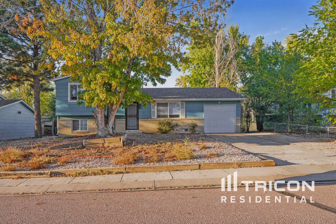 4570 London Ln in Colorado Springs, CO - Building Photo