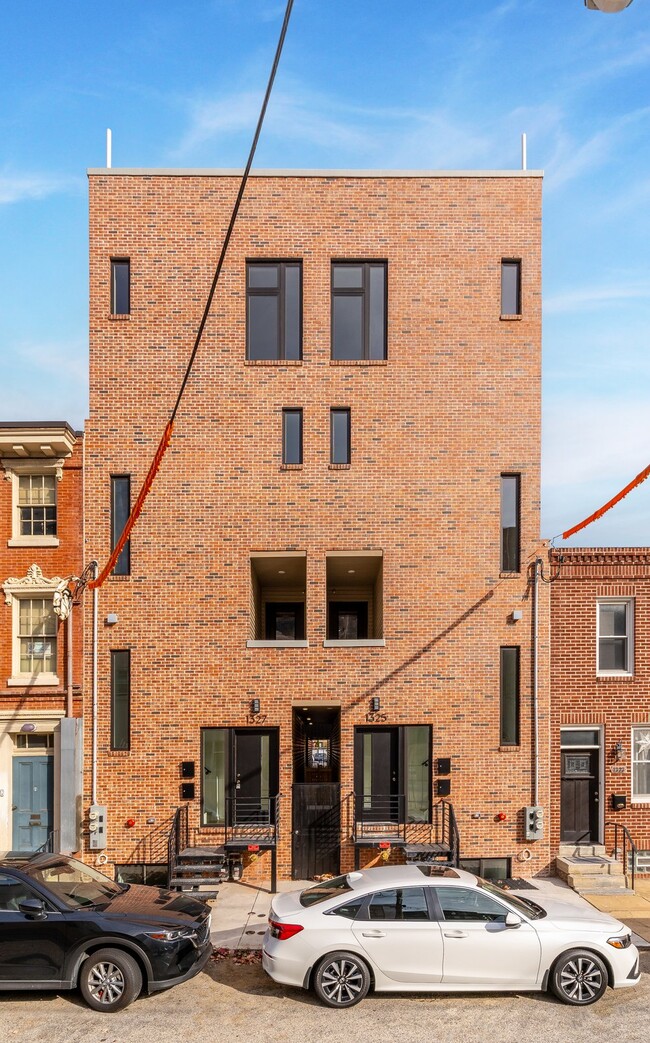 1325 Buttonwood St, Unit 1 in Philadelphia, PA - Foto de edificio - Building Photo