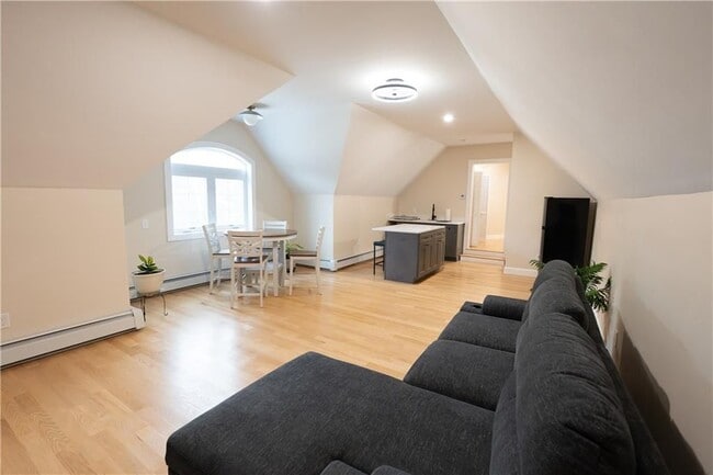 197 Old Great Rd in North Smithfield, RI - Foto de edificio - Building Photo