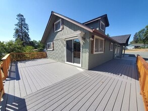 15 SW Western Ave in Grants Pass, OR - Building Photo - Building Photo