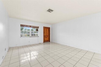 117 SW 4 Ave in Hallandale Beach, FL - Building Photo - Building Photo