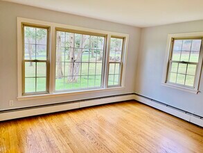 19 Mohawk Dr in Easton, CT - Building Photo - Building Photo