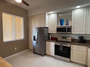 9 Harbour Isle Dr E in Fort Pierce, FL - Building Photo - Building Photo