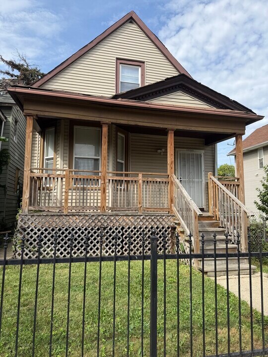 1030 N Parkside Ave in Chicago, IL - Building Photo