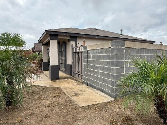 3520 Nubes Dr in Laredo, TX - Building Photo - Building Photo