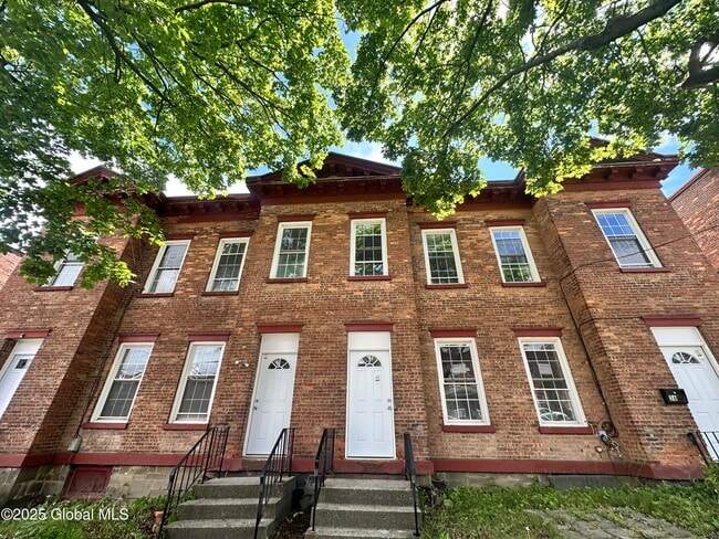 property at 34 Vliet St