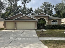 1922 Raven Manor Dr in Dover, FL - Building Photo