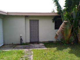18750 Lenair Dr in Miami, FL - Building Photo