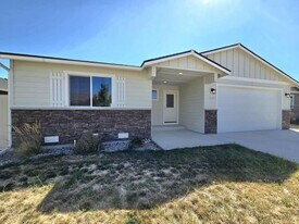258 Emma Dr in Wenatchee, WA - Building Photo