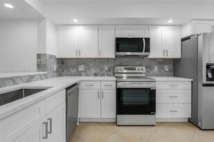 2057 Champions Way in North Lauderdale, FL - Building Photo