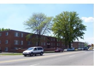 Chi One Apartments in Detroit, MI - Foto de edificio - Building Photo