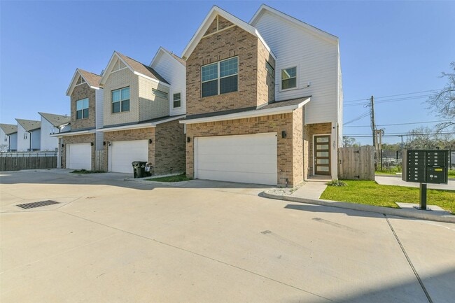 308 Queen Sude Ln