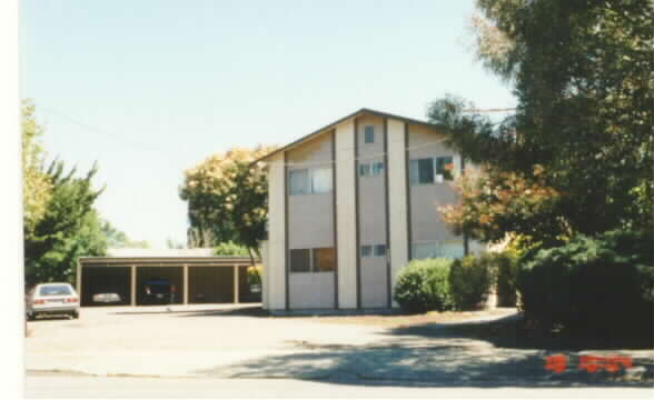 7488 Bridgit Dr in Rohnert Park, CA - Building Photo