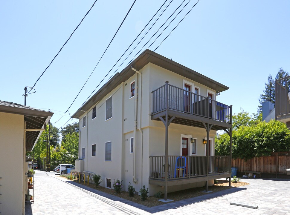 Hawthorne Apartment Homes in Palo Alto, CA - Building Photo