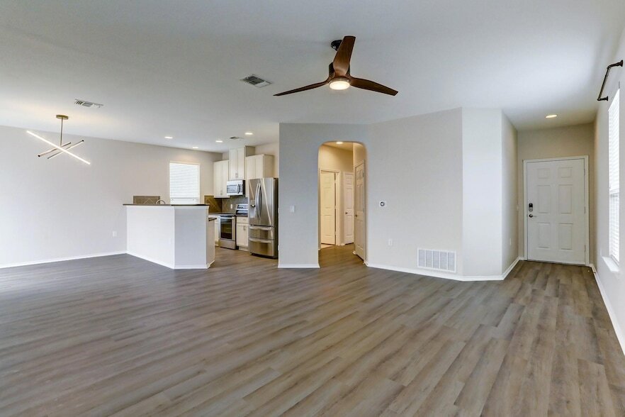 11108 Helms Deep Dr in Austin, TX - Building Photo