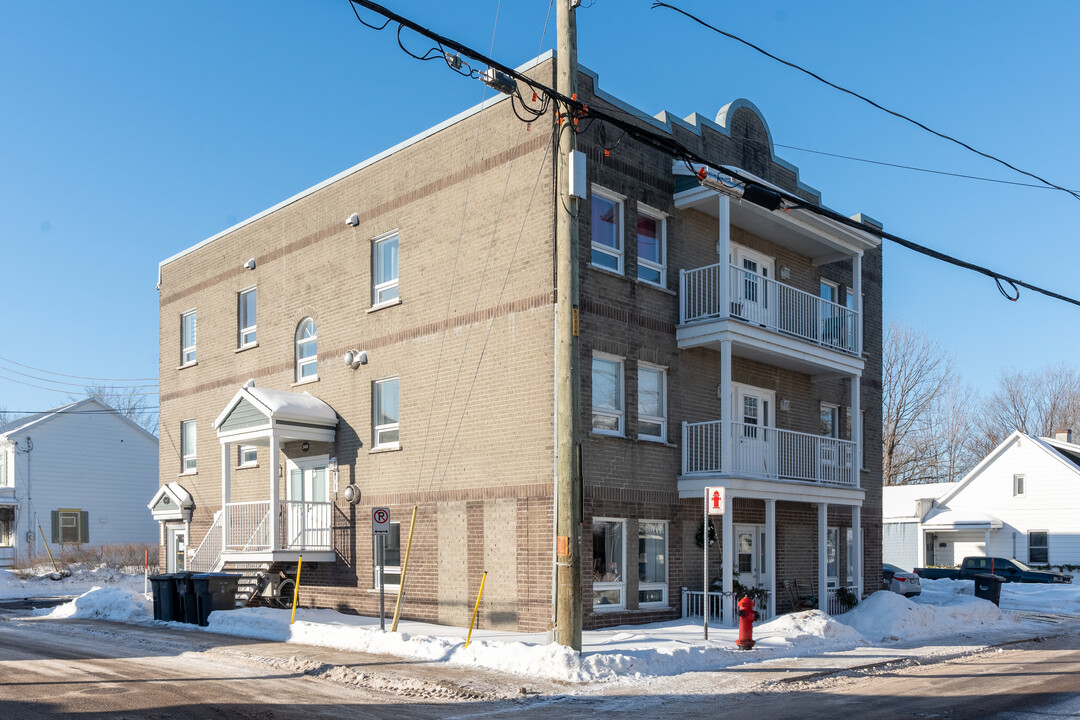 2500 Du Fleuve Ch in Lévis, QC - Building Photo