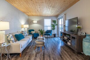 Icon on Central in Phoenix, AZ - Building Photo