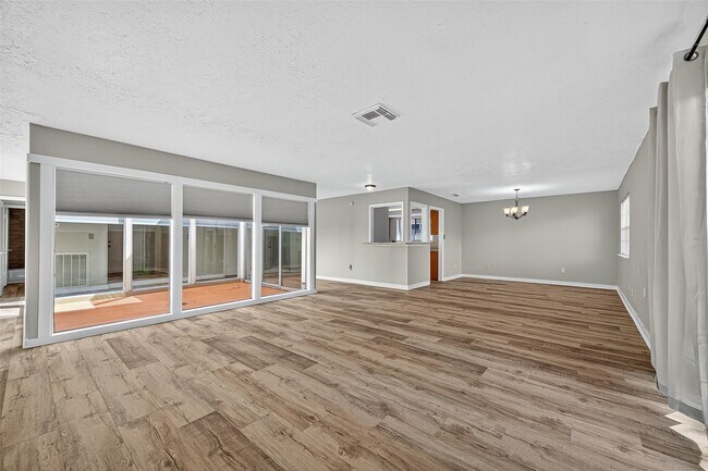 10402 Gulfstream Ln in Sugar Land, TX - Building Photo - Building Photo