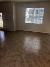 1604 Pham Dr in Port Orange, FL - Foto de edificio - Building Photo