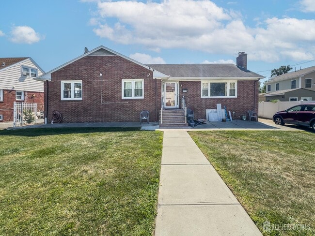 property at 19 Holmes St