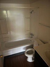 555 S Royal Crest Cir in Las Vegas, NV - Building Photo - Building Photo