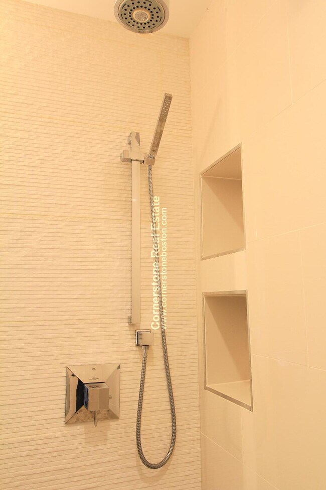 39 Gray St, Unit 3 in Boston, MA - Building Photo - Building Photo