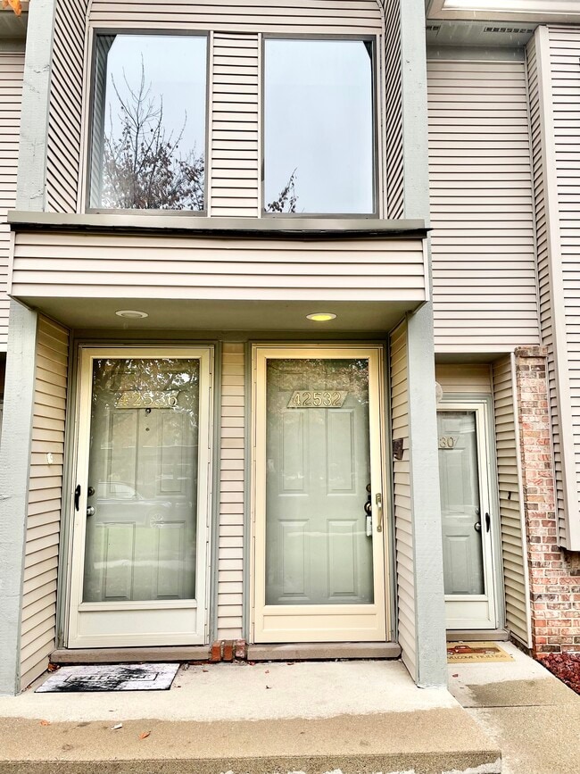 42532 Lilley Pointe Dr, Unit 54 in Canton, MI - Building Photo - Building Photo