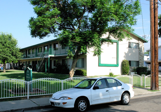 10340 Vernon Ave in Montclair, CA - Building Photo - Building Photo