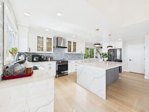 3325 Brunell Dr in Oakland, CA - Building Photo - Building Photo