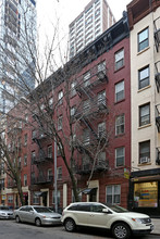 328 E 73rd St in New York, NY - Foto de edificio - Building Photo