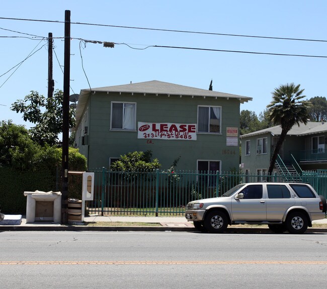 15844 Vanowen St in Van Nuys, CA - Building Photo - Building Photo