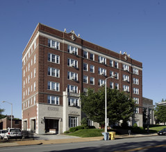 Castlereagh Apartments in University City, MO - Building Photo - Building Photo