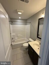 1641 W Venango St, Unit 2 in Philadelphia, PA - Foto de edificio - Building Photo