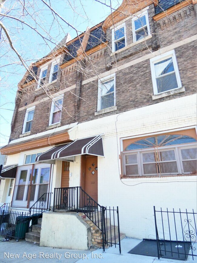 4714 Woodland Ave in Philadelphia, PA - Foto de edificio - Building Photo