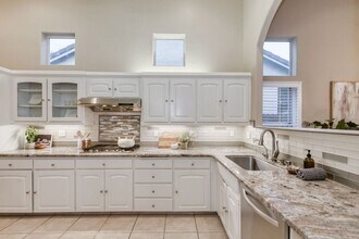 7095 N Warren Ave in Fresno, CA - Building Photo - Building Photo