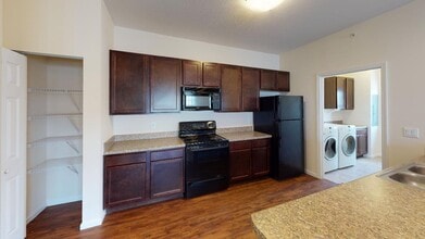 Windsor West Apartments in Champaign, IL - Foto de edificio - Interior Photo