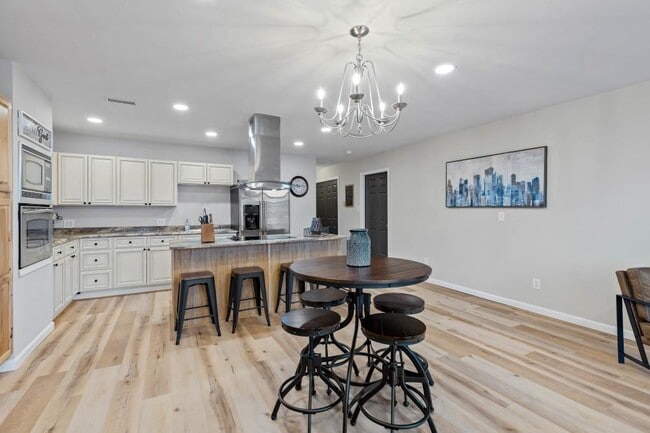 308 E Broadway St in Monett, MO - Building Photo - Building Photo