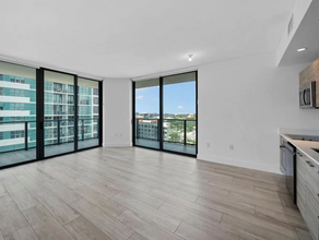 121 NE 34th St, Unit 1501 in Miami, FL - Building Photo - Building Photo