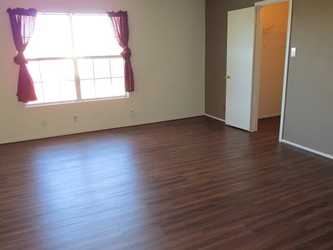 8135 Grand Bnd in San Antonio, TX - Building Photo - Building Photo